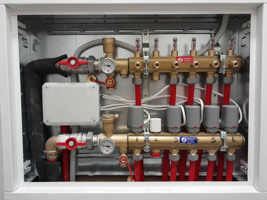 Retrofit underfloor heating pipework milled into an existing Algarve floor
