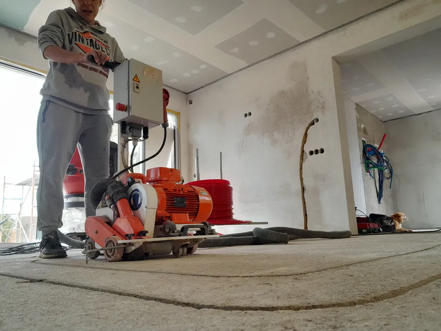 Retrofit underfloor heating pipework milled into an existing Algarve floor
